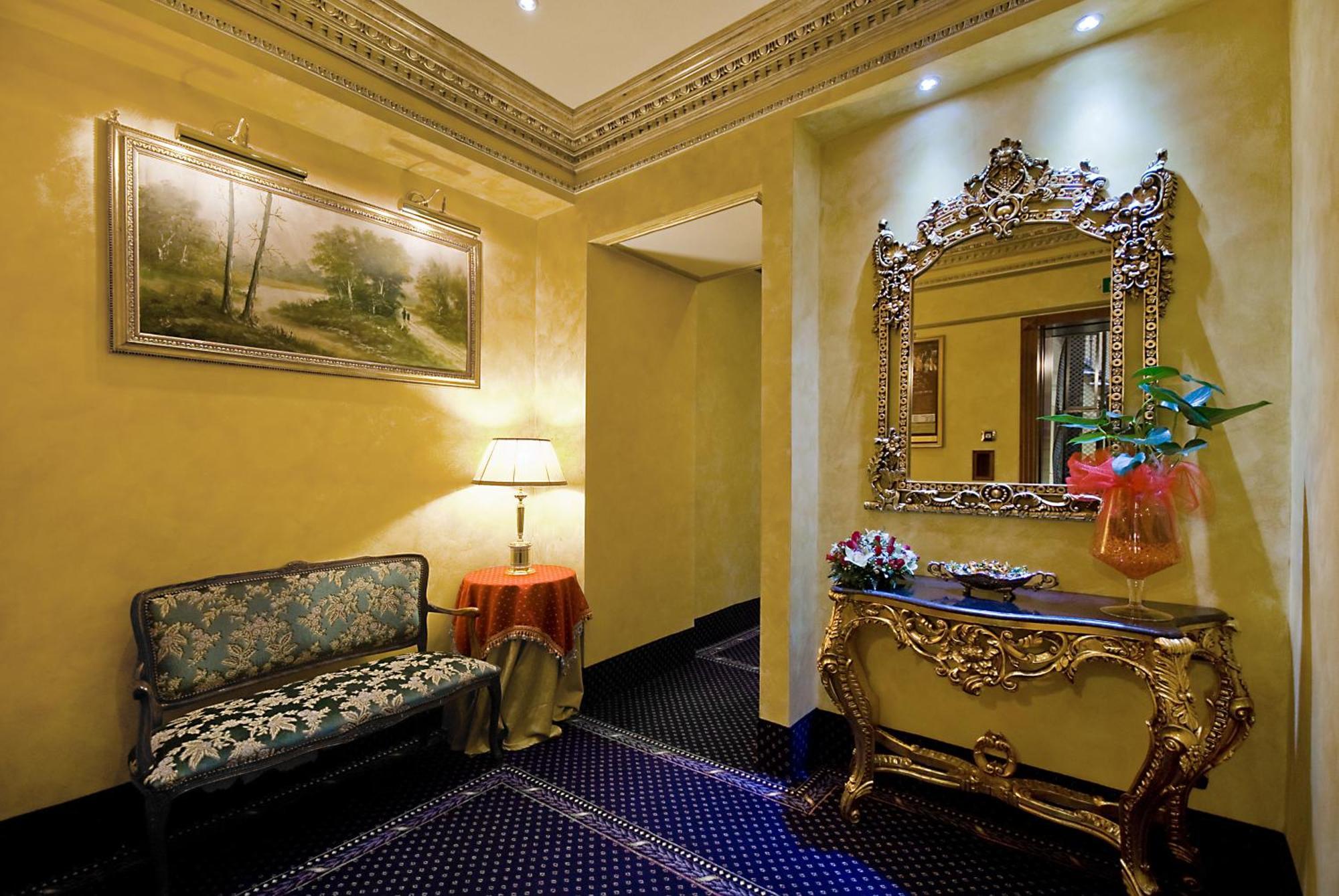 Hotel Manfredi Suite In Рим Экстерьер фото